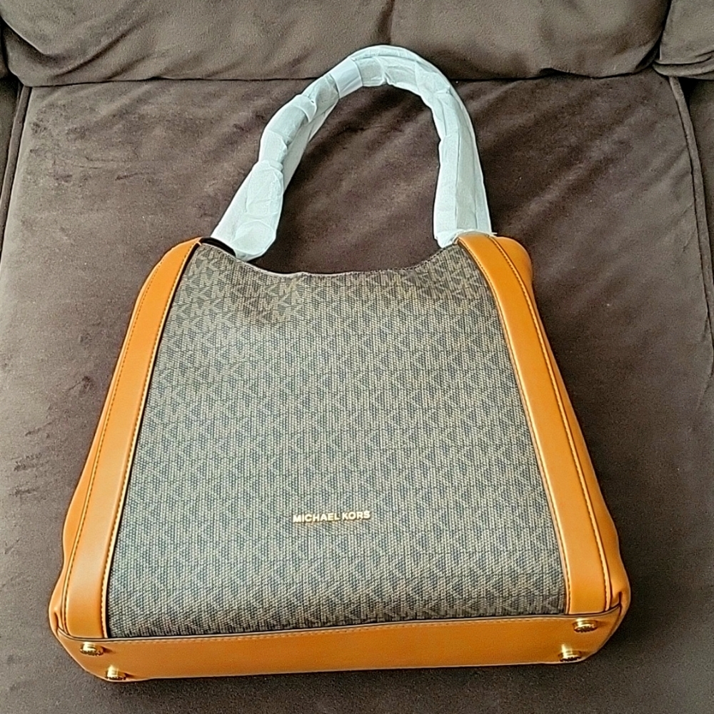 New Michael Kors Logo Large Shoulder Tote